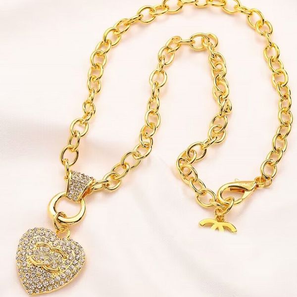 Collier de luxe classique ras du cou designer coeur plaqué or chaîne colliers pour femmes dames bijoux lettre plein diamant pendentif collier meilleur présent zb106