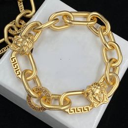 Colliers de luxe classiques Braceuse Bracelet Hip Hop Couchette en acier inoxydable Fashion Unisexe Colliers Womens Mens Pendants Chain Bijoux Party Gift