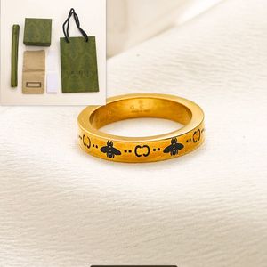 Classic Luxury Style Love Wedding Ring Vintage Charm Gold Cepated Couple Ring Nieuwe Designer Dames Cluster Ring Box Verpakking Hoogwaardige sieraden