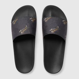 Pantofole di gomma classiche da uomo e da donna Summer Beach Slides Molti stili Taglie grandi Unisex Donna Uomo Sandali moda Wild Flat Scuffs 35-46