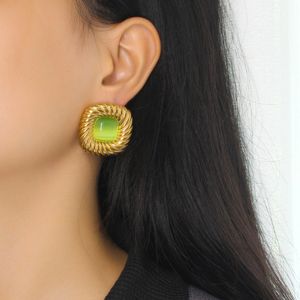 Boucles d'oreilles classiques vert matcha, tendance de la personnalité européenne et américaine, boucles d'oreilles carrées en pierre naturelle de niche, boucles d'oreilles en acier inoxydable de style cool