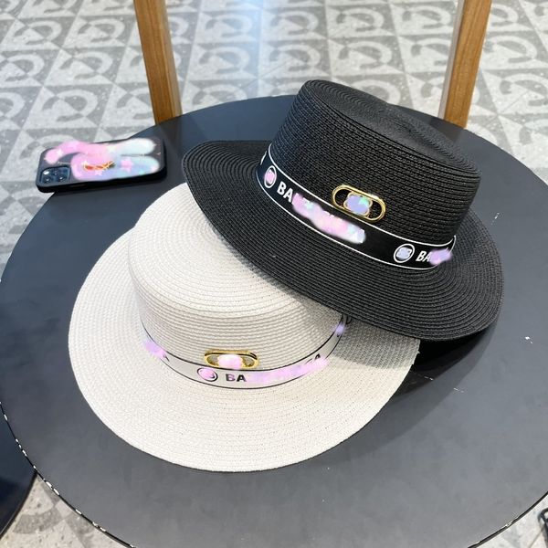 Chapeaux de créateurs de chapeaux de paille pour hommes et femmes classiques avec larges chapeaux de plage de largeur luxueux mélange et match de style noir et blanc