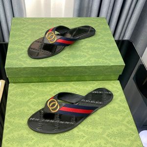 Klassieke mannen slippers grote zomer rubberen bodem dames schoen strand glides brief platte slipper designer schoenen metalen knop sandalen luie dame loafers slippers grootte maat