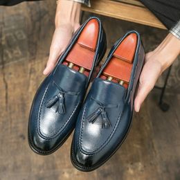 Mocasines casuales clásicos para hombre zapatos de conducción mocasin masculina cómoda de cuero otoño de otoño vestido de borla perezoso 240410