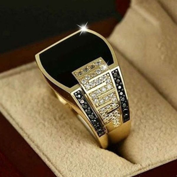 Anillo clásico para hombre Moda Metal Color dorado con incrustaciones de piedra negra Circón Anillos punk para hombres Anillo de diseñador Moda Regalo de joyería de lujo