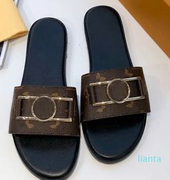 Sandales classiques de marque avec lettres en métal, toile laquée, semelle extérieure en cuir, Anti-glissement, pantoufles de maison pour dames