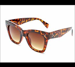Classic Metal Style Designer 41755 Zonnebrillen voor mannen en vrouwen met decoratieve lijnen voor een grote rand glazen