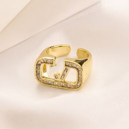 Classic Micro Pave Letter V Ring 18K Gold Brass Rings sieraden voor geliefden cadeau