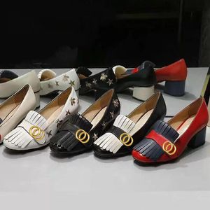 Chaussures de bateau classiques à talons mi-hauts pour femmes Chaussures de créateur en cuir Talon épais Talons hauts 100% peau de vache Glands Tête ronde Bouton en métal Femmes Chaussures habillées Grande taille 34-42 us4-us11