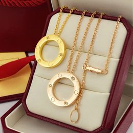 Collier classique Colliers de pendentif créateur pour femmes hommes bijoux de mode Unisexe Charme de luxe Titane Steel 18K Gold Birthday Gift Love Gold Collier Femme