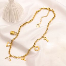 Klassieke kettingen voor vrouwen Elegante bloemen Hangdoek ketting Krachtige chokerketens Designer sieraden Verplated Gold Girls cadeau