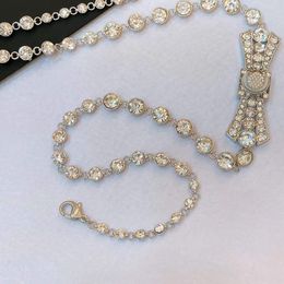 Classique Nouveau Cristal Bowknot Mince Chaîne De Taille Célèbre Marque Nom Ceinture Femmes Accessoires Charme AAA Zircon Perle Ceinture Femelle Diamant Rond Ceintures