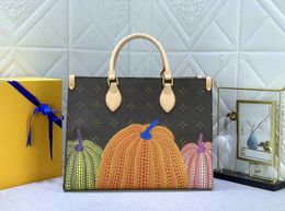 Klassieke OnTheGo Yayoi Kusama mini bakken Grafische print Pompoen Dames designer handtassen Grote capaciteit dames boodschappentassen M45321 35 cm tas