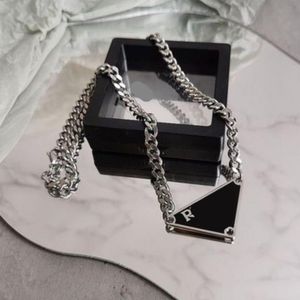 Classique P Lettre femmes collier Mode Hip Hop Chaînes Pour Hommes De Luxe Triangle Inversé P Lettre Colliers Clavicule Chaîne Bijoux superka