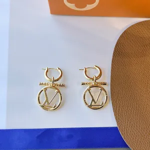 Pendientes de perlas clásicos Stud para mujer Pendientes de lujo Joyas de diseño Pequeño corazón Vintage Ohhrringe Chapado en oro Cjeweler Flor Hombre Moda Cuelga Pendiente