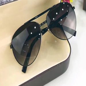 Lunettes de soleil pilotes classiques Gris Black Ombed Fashion Glasshes des Lunettes de Soleil Men Vintage Sunglasses UV400 Protection avec boîte 274K