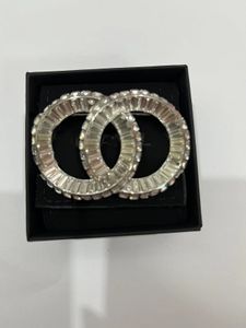 Broche classique en cristal pour hommes et femmes Broche Designer Amoureux de mariage Cadeau Bijoux comme cadeau avec sac en flanelle