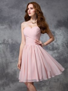 Robe de soirée courte rose classique sans manches en mousseline de soie A-ligne chérie plissée à lacets au dos longueur au genou robe de soirée de bal pour les femmes