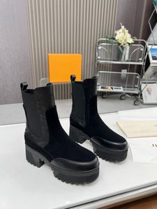 Bota desierto con plataforma clásica Botas para la nieve con fondo grueso Botines Martin con plataforma plana Bota de tacón con cordones a la moda Suela de goma pisada Cuero de gamuza beige