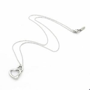 Collier en gros populaire classique High Polished Easy Chic Heart Pendant Love Choker 316l en acier inoxydable Gol Silver Rose Rose Femmes Femmes Green Blue Rose rouge