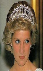 Klassieke prinses Same Pearl Crown Crystal Tiara Bridal Sieraden Wedding Party Haaraccessoire met echte foto Hoge kwaliteit Gratis verzending9647050