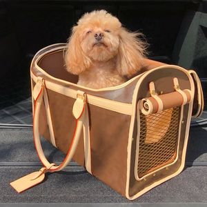 Sac de transport pour chien imprimé classique Toile enduite Bandoulière réglable Designer Pet Supplies Garniture en cuir naturel Doublure textile lavable Sac à main