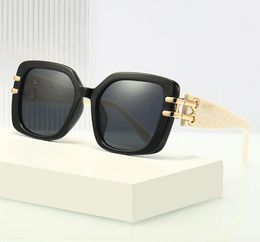 Lunettes de soleil de styliste rétro classiques, tendance, lunettes de soleil anti-éblouissantes Uv400, lunettes surdimensionnées décontractées pour femmes avec boîte5631664