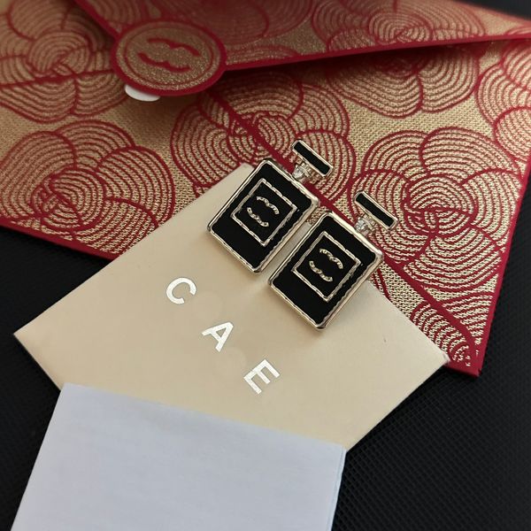 Classic Retro Retro Style Gold Ored Ored Oreing Designer Rectangular New Design Position Charmante Boucles d'oreilles Boucles d'oreilles de haute qualité Boucle d'oreilles Box Box Box