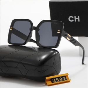 Classic Retro Femmes Sunglasses Luxury Designer Bands Eyewear Bands Metal Frame Designers Sun Sun Womrs Kerst Casque Arai Sexo lundi Netflix Capture ennuyée