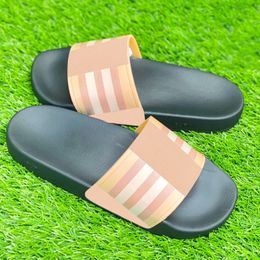 DHgate Sandalia de lujo Zapatillas a cuadros vintage Mule Slide Suela de goma Slip-on mujer hombre Zapato de diseñador Sandalias Chanclas Playa Tacón plano Cuero Verano al aire libre Sliders