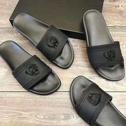Luxurys Designer Slippers Fashion Classics Dhgate Mule Sandal Sandal Casual Mule Mens para mujer Sandale Sliders Logotipo de metal Slipper Plataforma de verano