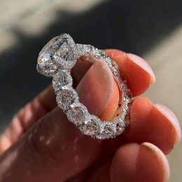 Anillos de boda clásicos brillantes de circón CZ para mujer, chapado en oro blanco, anillo de diamante de talla redonda, regalos para amantes del compromiso, joyería de lujo para mujer