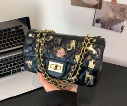 Hombro clásico Bolso cuadrado pequeño Gran capacidad Piel de oveja artificial Personalidad Moda Pequeña bola dorada Hebilla cuadrada Bolsos cruzados de diamantes