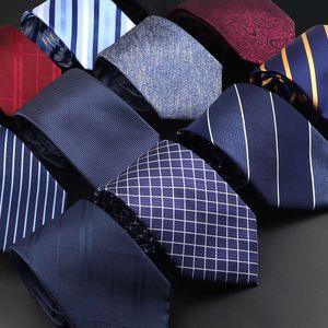 Classic Silk Men Plaid Neck Ties 8cm Tie à rayures pour les hommes vêtements formels Business Suit Party Gravatas Mâle Gift Accessoire