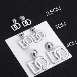 Klassieke zilveren letter Dangle Kroonluchter oorbel mode eenvoudige designer hanger oorbellen damesfeest cadeau sieraden van hoge kwaliteit met doos