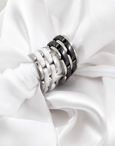 Klassieke single row ring zwart -wit keramische dames039S paar vinger bruiloft ring9227036