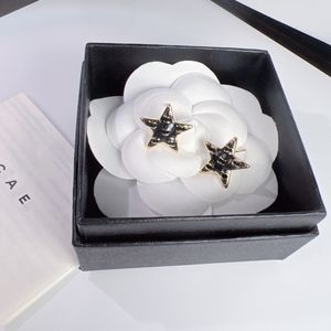 Petit créateur classique avec forme d'étoile plaquée or spécialement conçue pour la boucle d'oreille de fête d'anniversaire de haute qualité de haute qualité à la mode