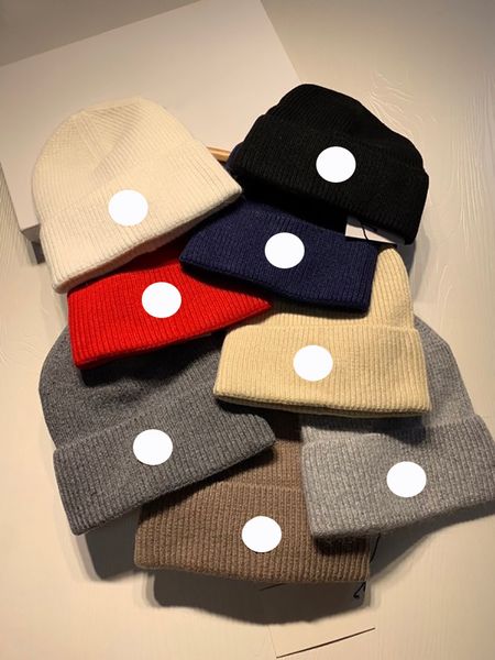 Designer Beanie Hommes Femmes Automne Hiver Chaud Chapeau En Tricot En Plein Air Casquette Décontractée Mode Simplicité Crâne Casquettes Classique Badge Chapeaux Tricotés Unisexe