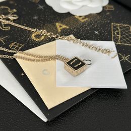 Classic Square Design Classic Necklace Brand Designer ontwerpt hoogwaardige merkletters voortreffelijke geschenken Boxes Birthday Feestjes voor modieuze vrouwen