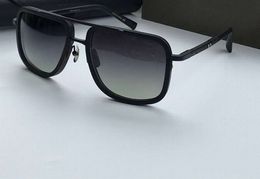 Lunettes de soleil carrées classiques 2030 Titanium Matte Black / Grey Shaded des lunettes de soleil Lunettes de soleil pour hommes Lunettes de conduite Nouveau avec boîte