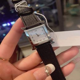 Montre à quartz saphir en acier inoxydable classique horloge en cuir véritable géométrique carré nombre arabe montres-bracelets pour filles dame Wome243t