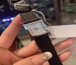 Classic en acier inoxydable Sapphire Quartz Watch Horloge en cuir authentique Géométrique Numéro arab