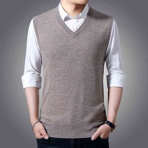 Klassieke stijl 8 kleuren heren v-hals vest trui zakelijke mode casual effen kleur mouwloze pullover vest tops mannelijk merk 211215