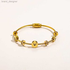 Bracelets de style classique femmes bracelet de luxe bijoux de créateur cristal plaqué or 18 carats en acier inoxydable amoureux bracelets cadeaux bracelet pour hommes ZG1161