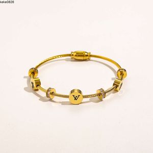 Bracelets de style classiques Femmes Bangle de luxe Designer Bijoux Crystal Gold plaqué en acier inoxydable Lovers Gift Bangles Bracelet pour hommes