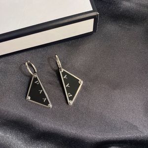 Cadeaux de style classique Boucle d'oreille Bijoux de créateur de Noël Charme noir Boucles d'oreilles d'amour de mariage Boutique Femmes Bijoux d'anniversaire de famille Boucles d'oreilles