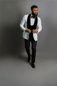 Classic Style One Button White Paisley Bruidegom Tuxedos Sjaal Revers Bruiloft / Prom / Diner GroomsMen Mannen Past Blazer (Jack + Pants + Vest + Tie) W1486