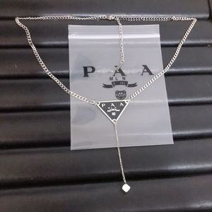 Klassieke stijl verzilverde ketting verjaardag liefde cadeau voor meisjes luxe brief hanger ketting speciaal ontworpen voor charmante meisjes hoge kwaliteit ketting