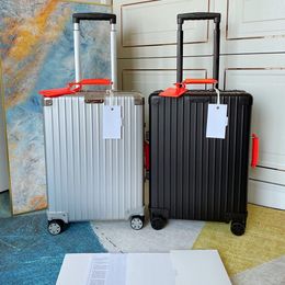 Boîtier d'embarquement en alliage en aluminium en aluminium Classic Suitcase Designer 20/26/30 pouces de grande capacité Trollelle de tramway
