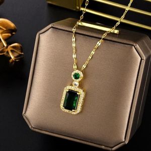 Clásico Acero de titanio Diamantes llenos Cristal verde Collares pendientes Chapado en oro de 18 quilates Mujeres Suerte Gargantilla Collar Joyería de diseño T223S